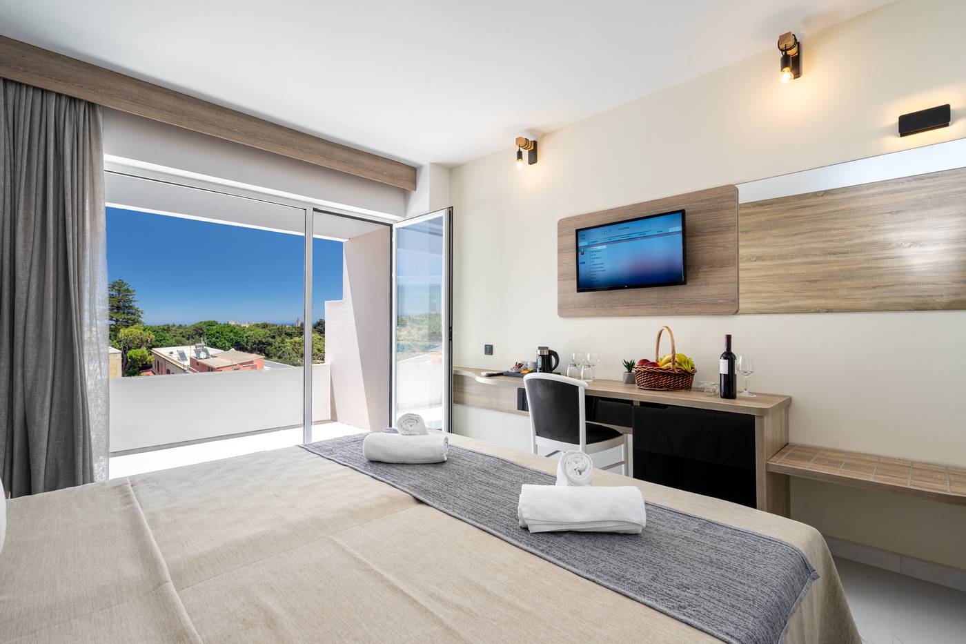 Castellum-Suites-Room-8