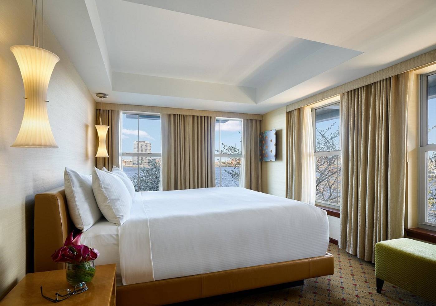 Battery-Wharf-Hotel--Boston-Waterfront-Room-22