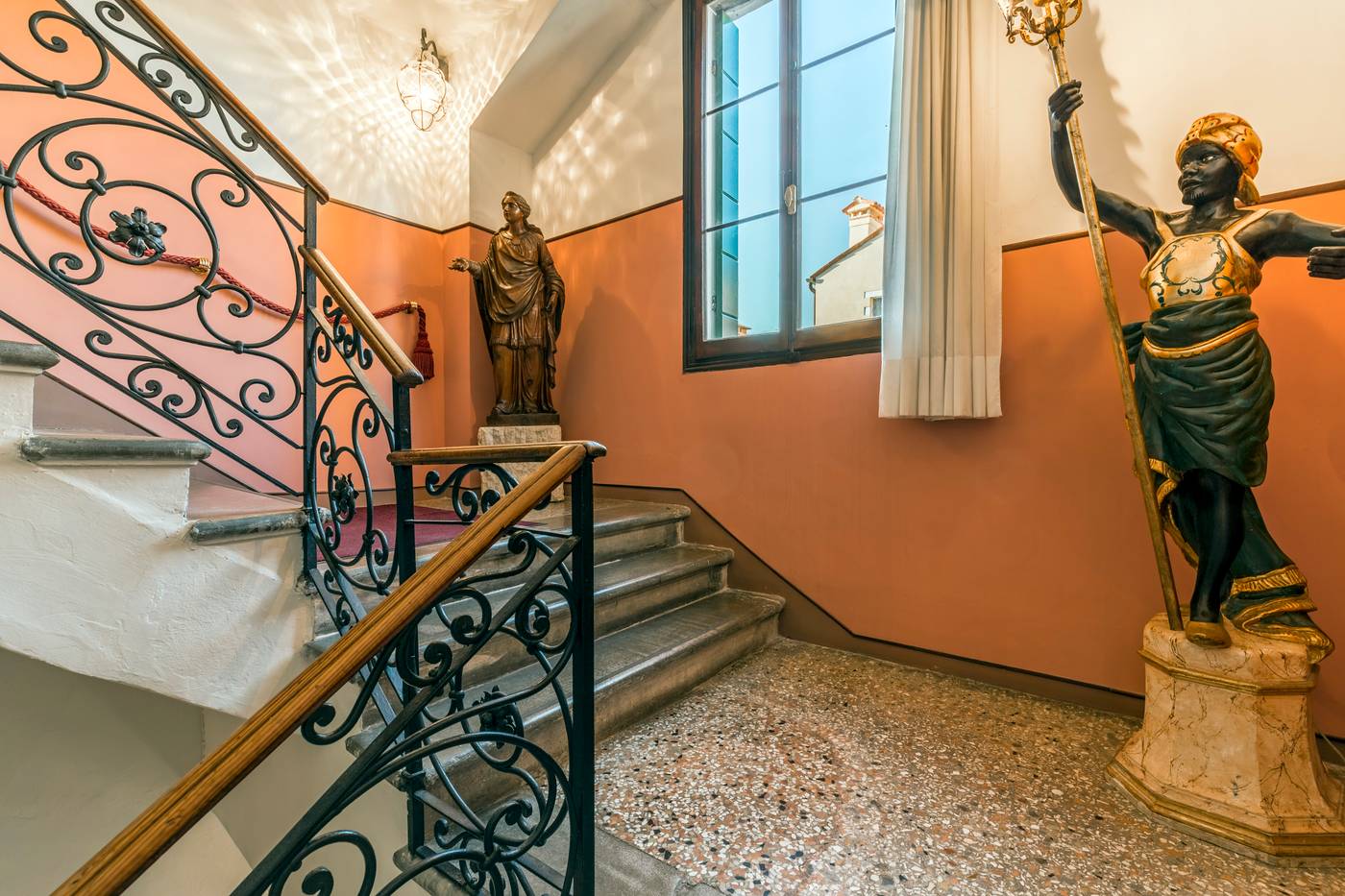 Palazzo-Guardi-Lobby-45