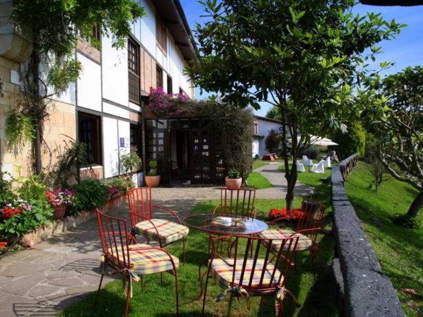 Colegiata-Spain-SANTILLANA DEL MAR-General view-2