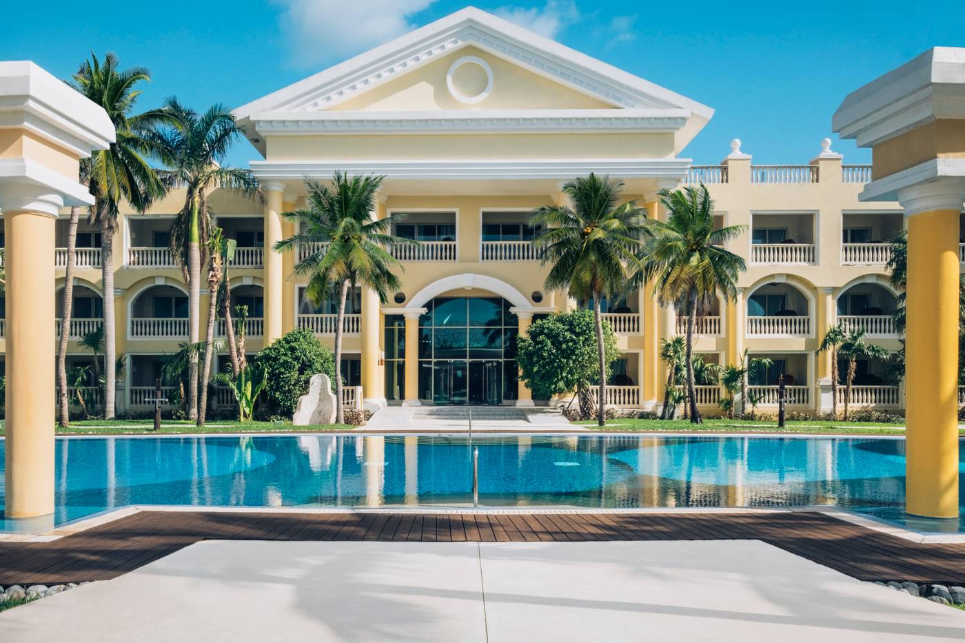 Iberostar-Grand-Paraiso-All-Inclusive-Pool-1