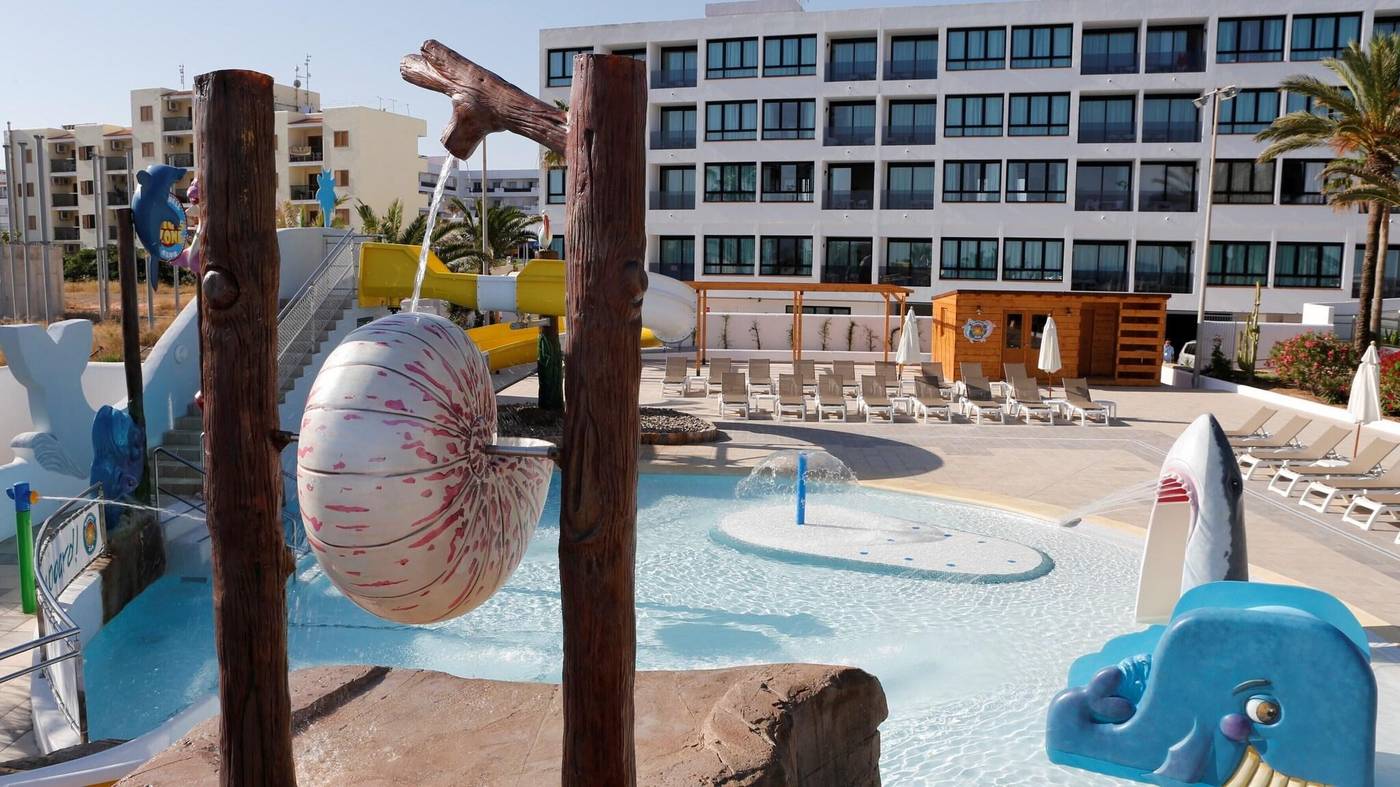 Marvell-Club-Hotel---Apartments-Pool-7