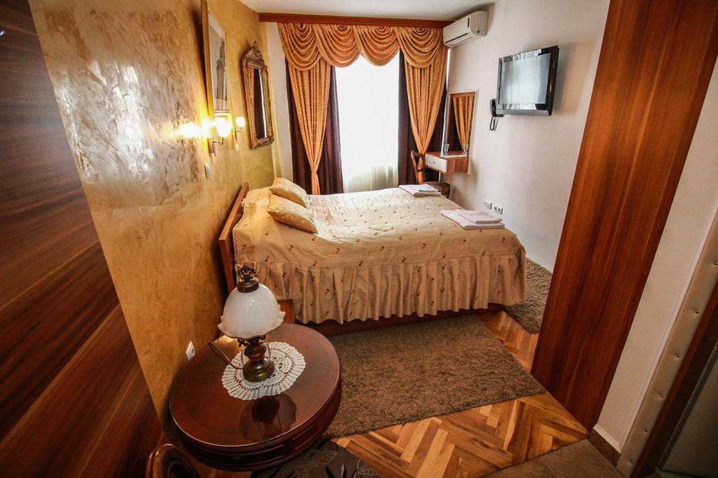 Hotel Herc-Bosnia & Herzegovina-SARAJEVO-Room-7