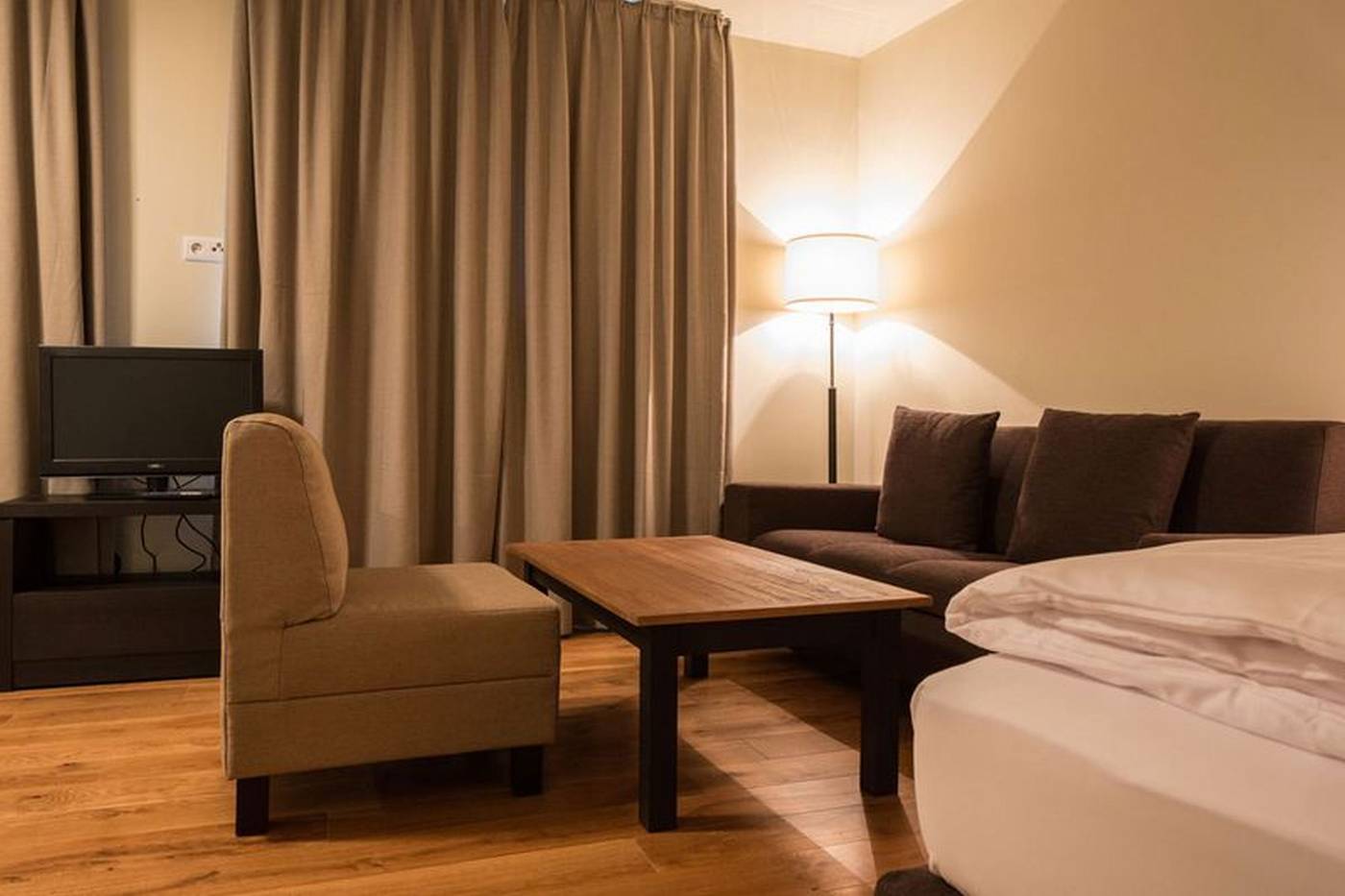 Mondrian-Suites-Hotel-Berlin-Checkpoint-Charlie-Room-7