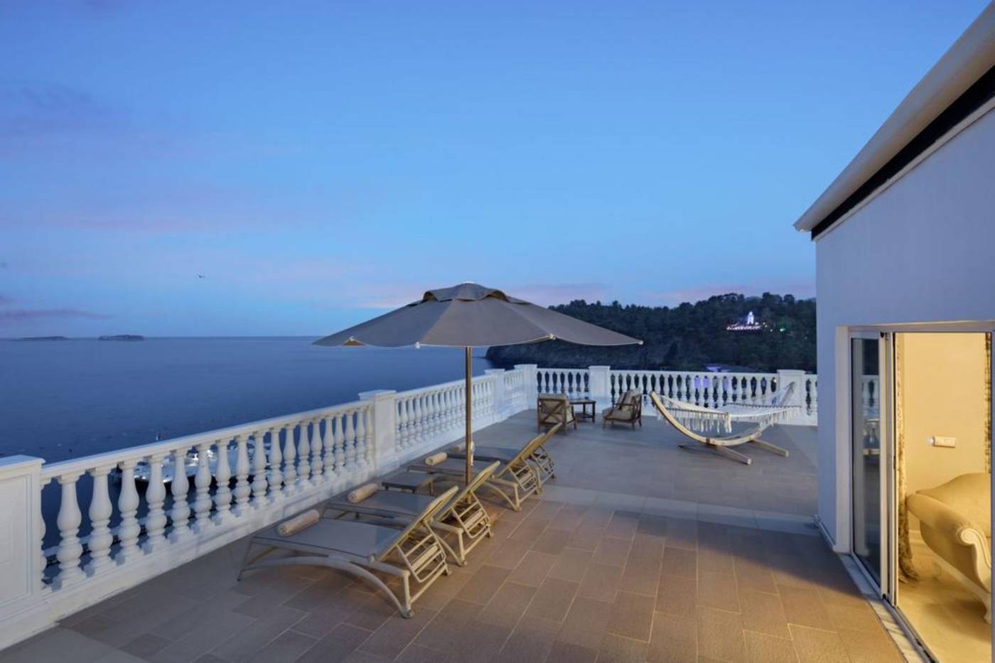 Nirvana-Dolce-Vita-Terrace-78