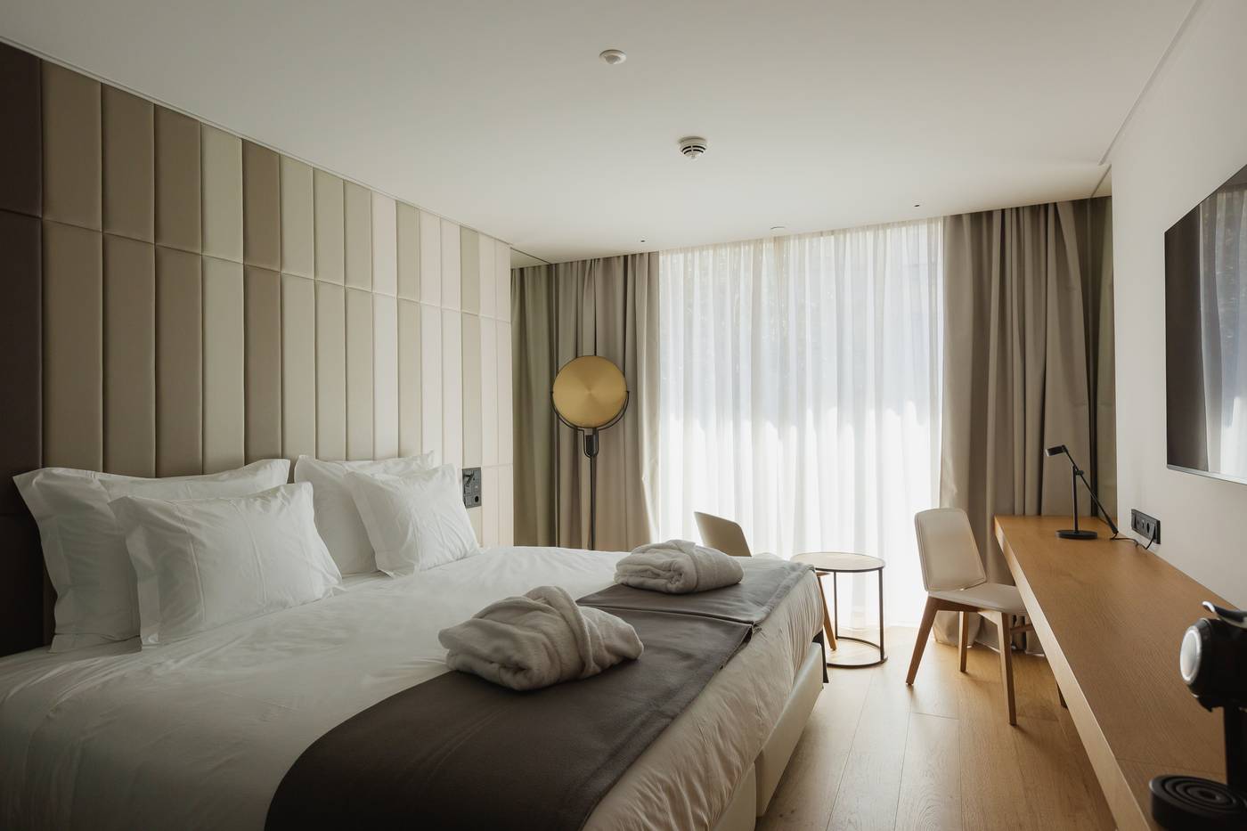 Lumen-Hotel-and-The-Lisbon-Light-Show-Room-13