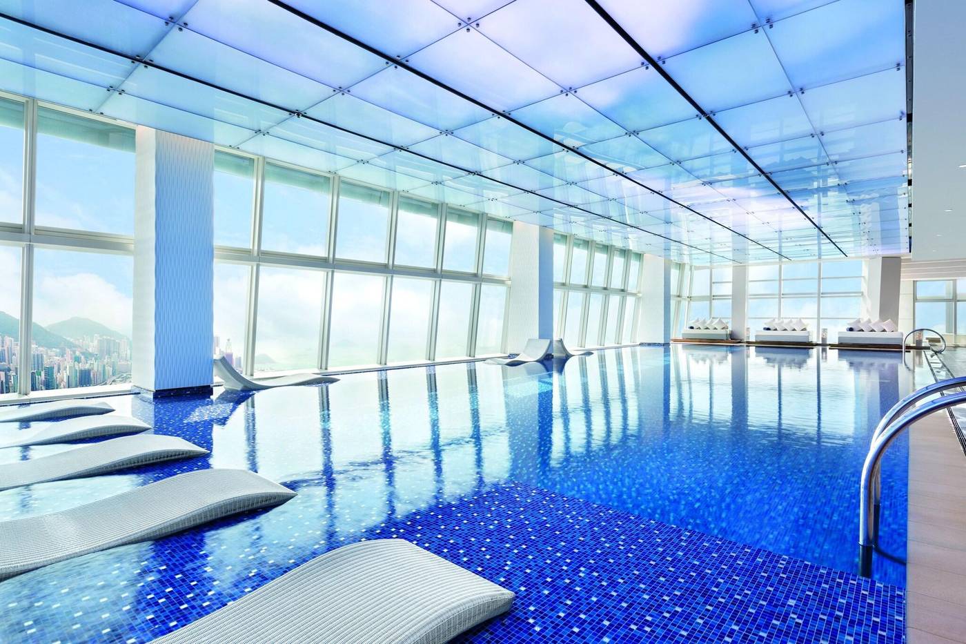 The-Ritz-Carlton--Hong-Kong-Pool-78