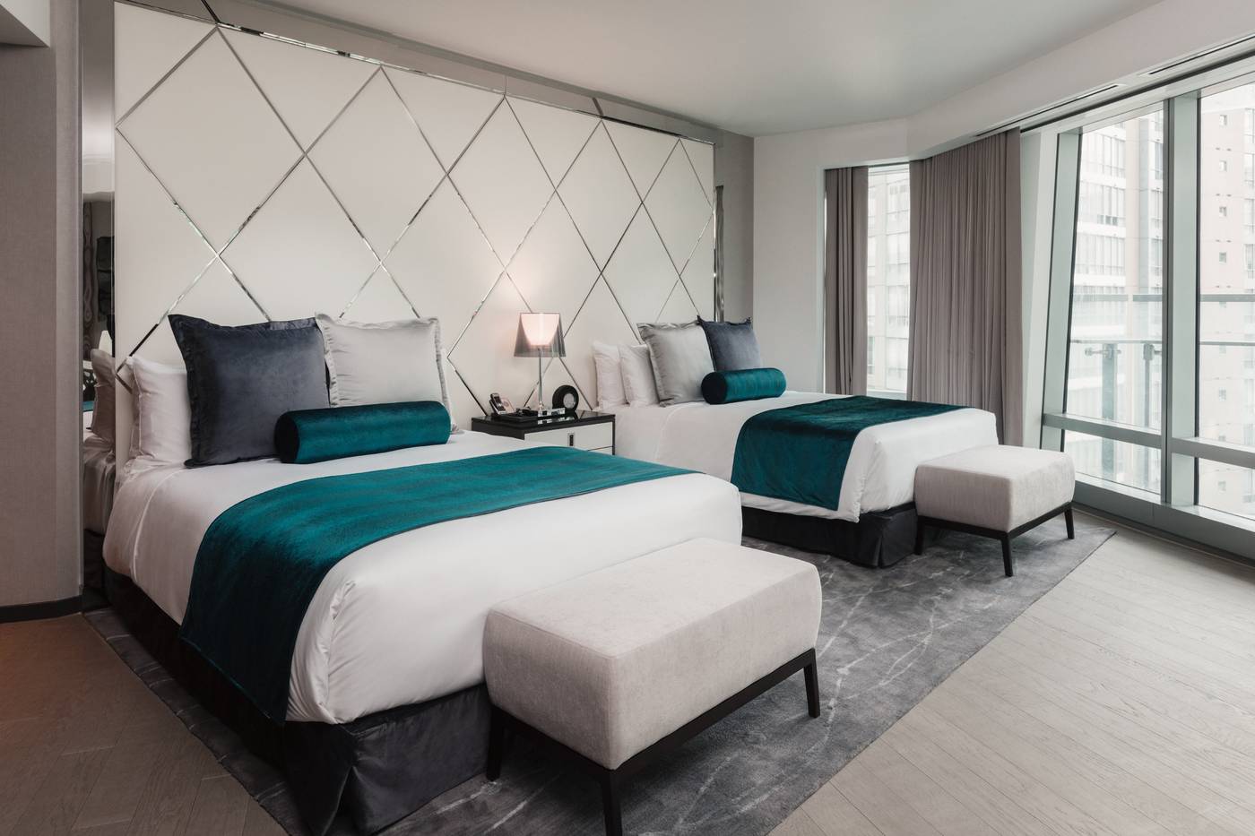 Paradox-Hotel-Vancouver-Room-8