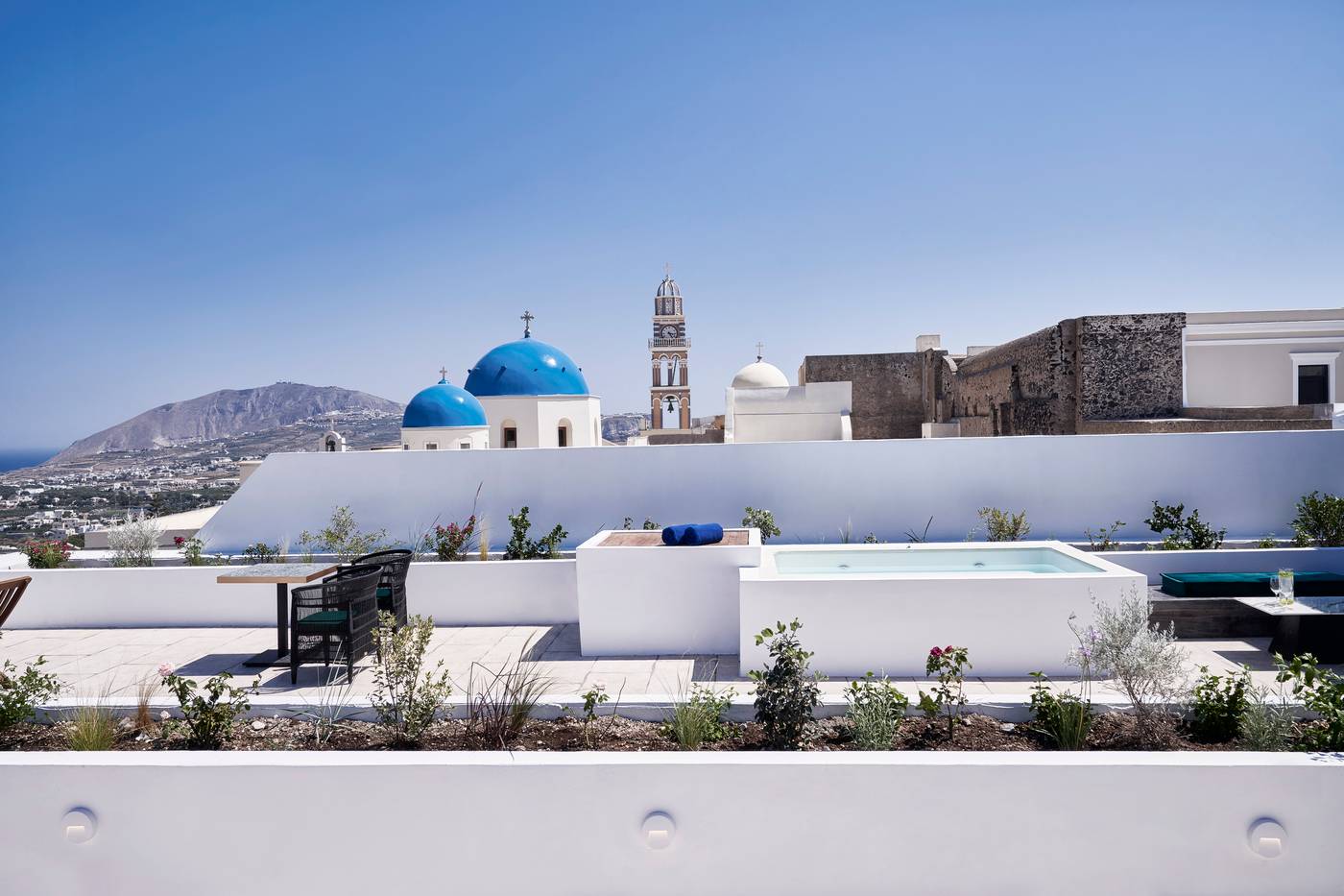 Katikies-Garden-Santorini---The-Leading-Hotels-Room-36