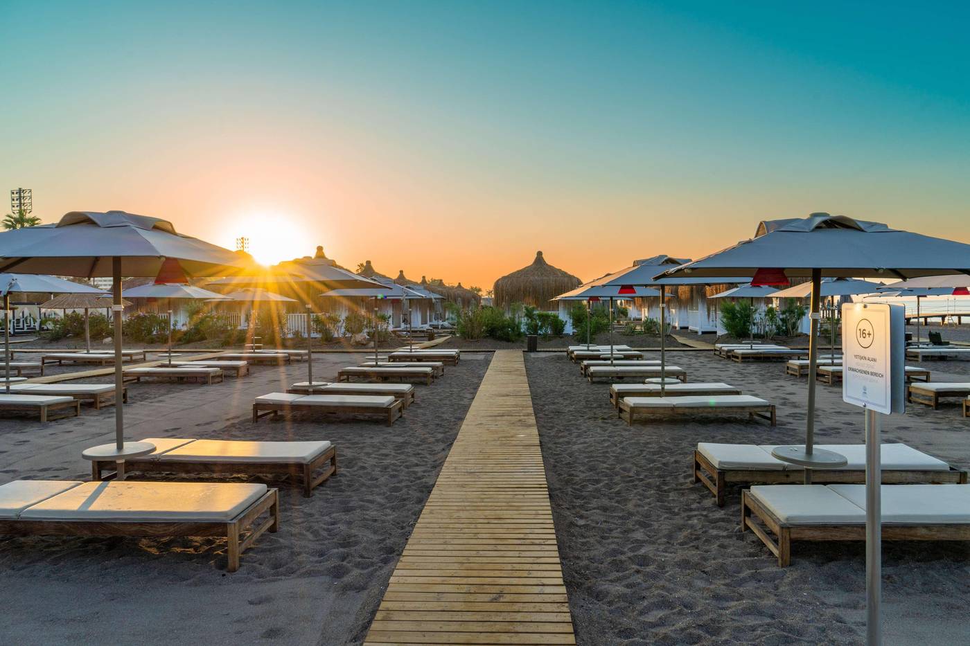 Lara-Barut-Collection-Beach-96