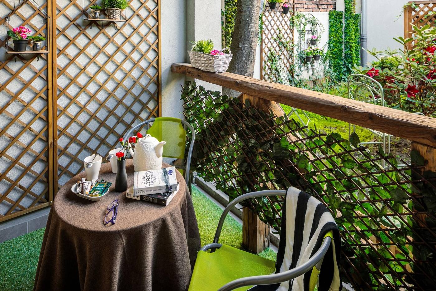 Art---Garden-Residence-Room-52