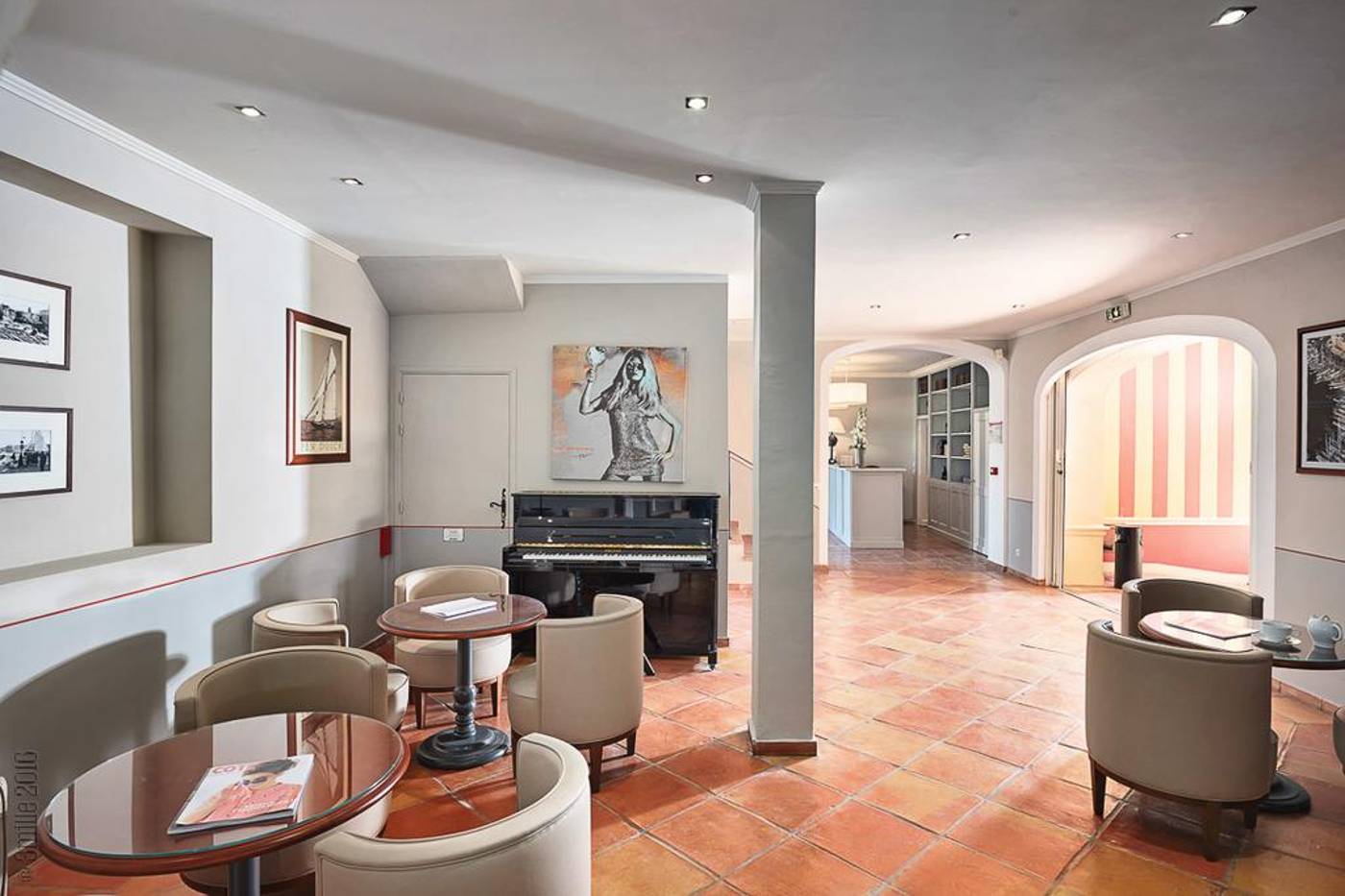 La-Bastide-Du-Port-Lobby-12