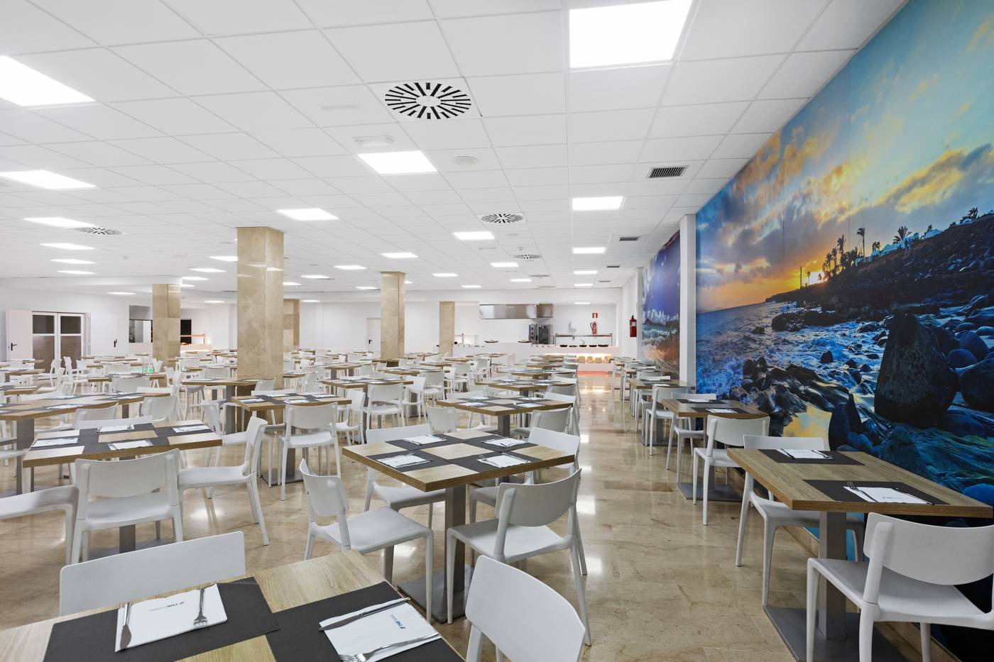 THB-Tropical-Island-Restaurant-37