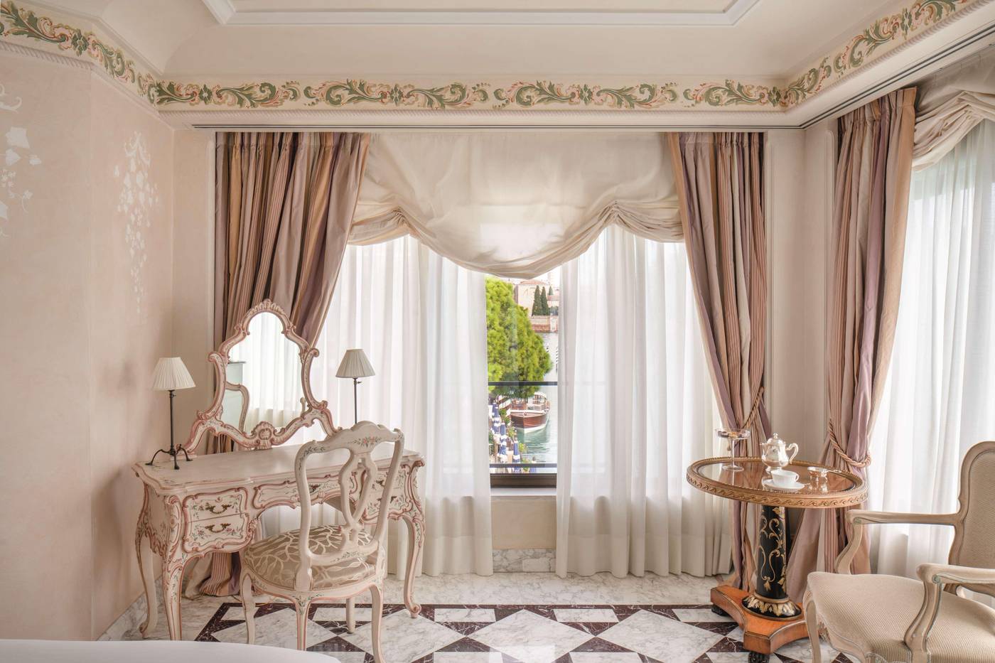Hotel-Cipriani--A-Belmond-Hotel--Venice-Room-37