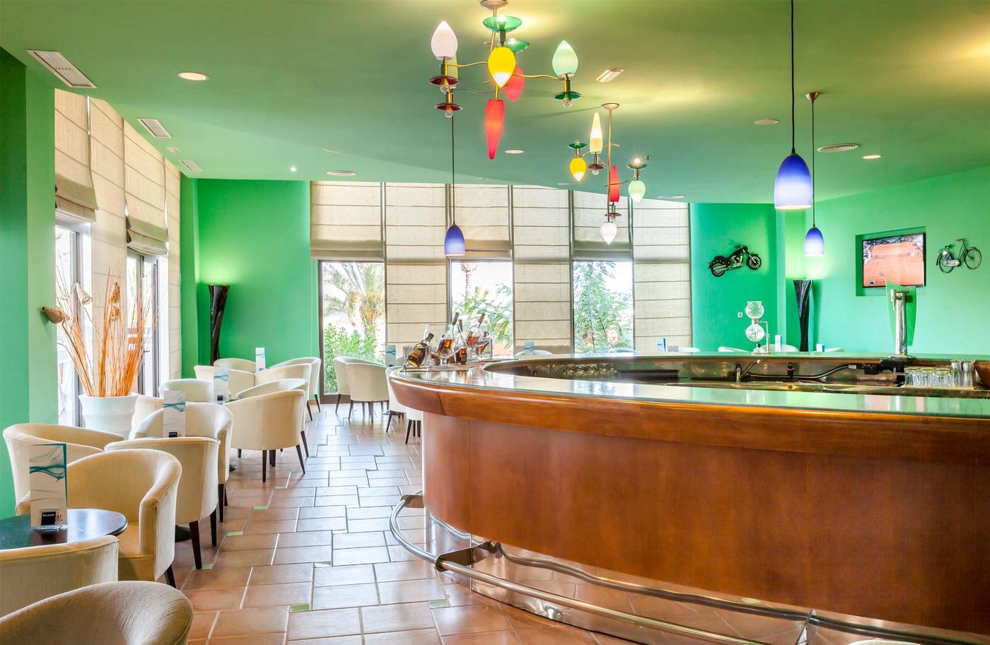 Occidental-Jand----a-Royal-Level-Bar-42