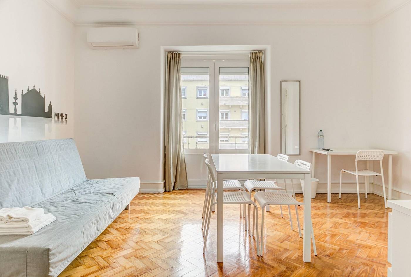 Home-Out-Rooms---Apartments-Room-61