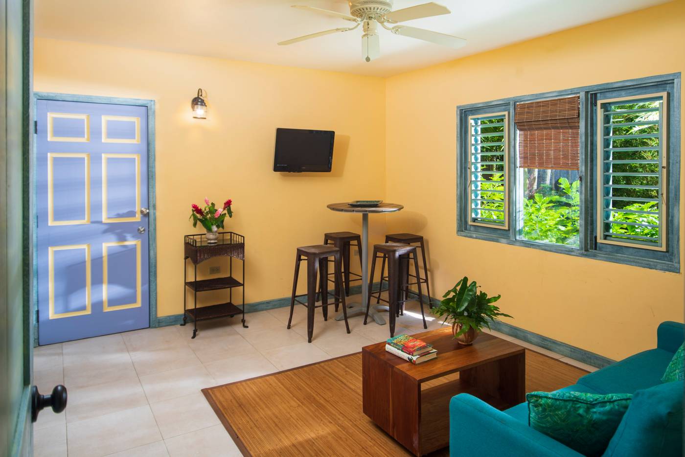 Country-Country-Hotel-Room-25