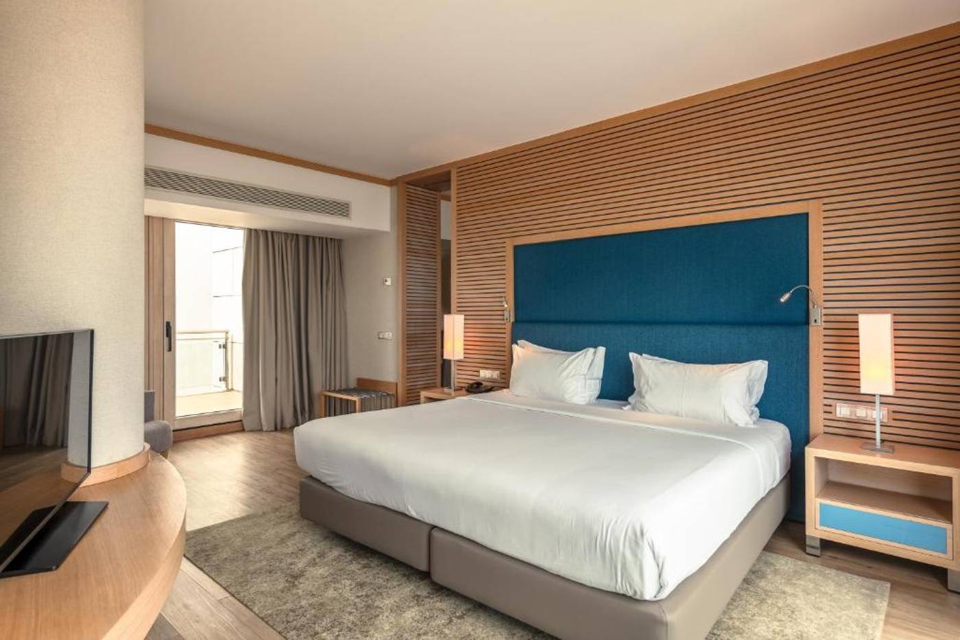 Sesimbra-Oceanfront-Hotel-Room-10