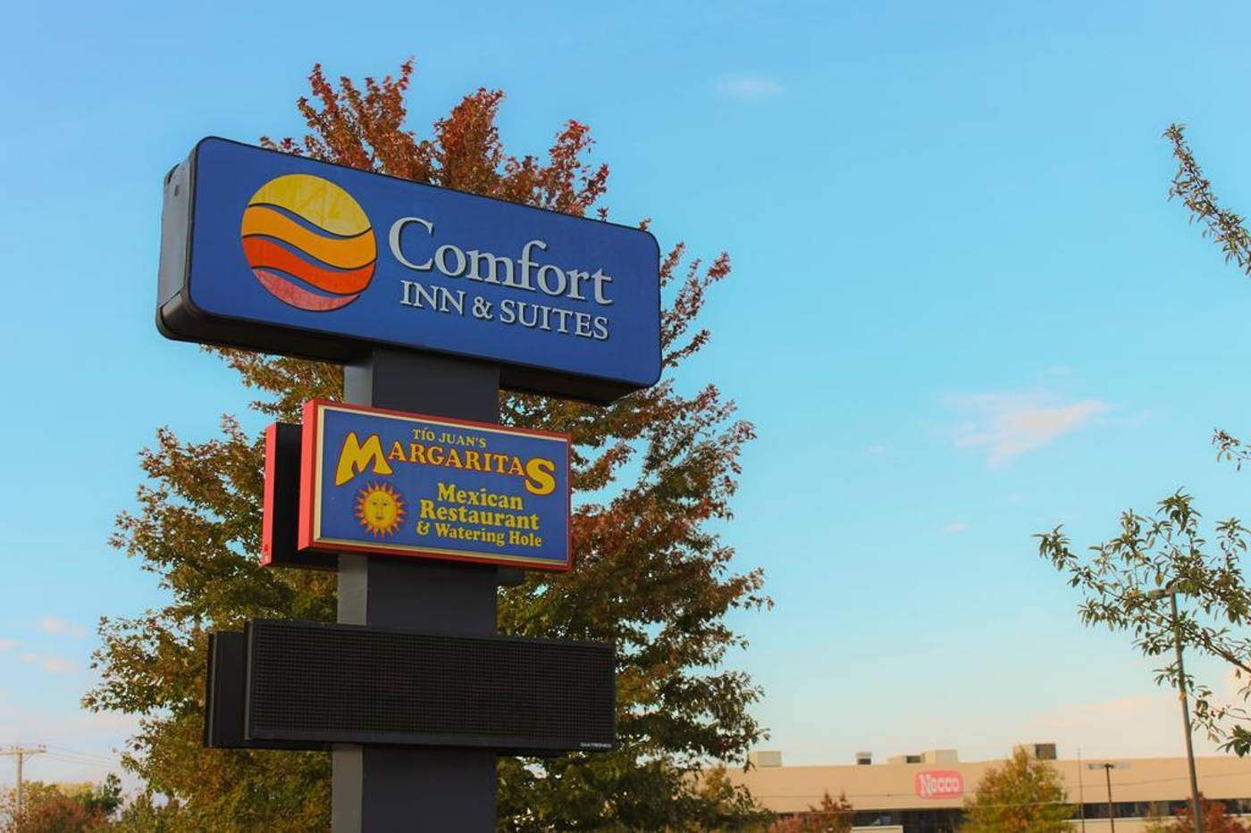 Comfort-Inn---Suites-Logan-Airport-General-view-75