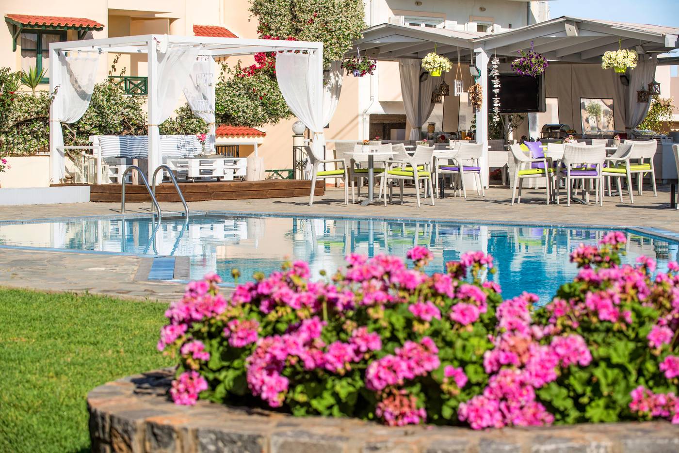 Kristalli-Apartments-Pool-2
