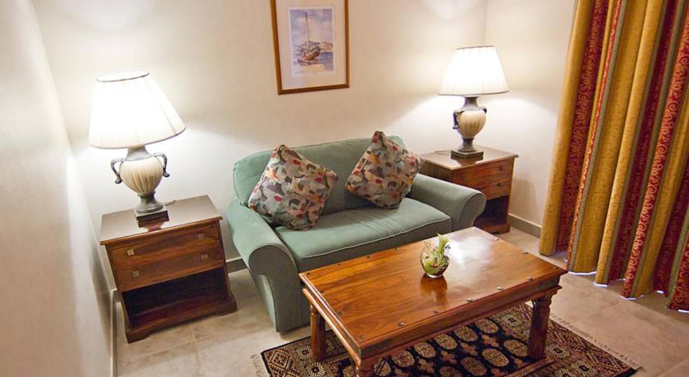 Al-Hamra-Village-Golf-Resort-Room-17