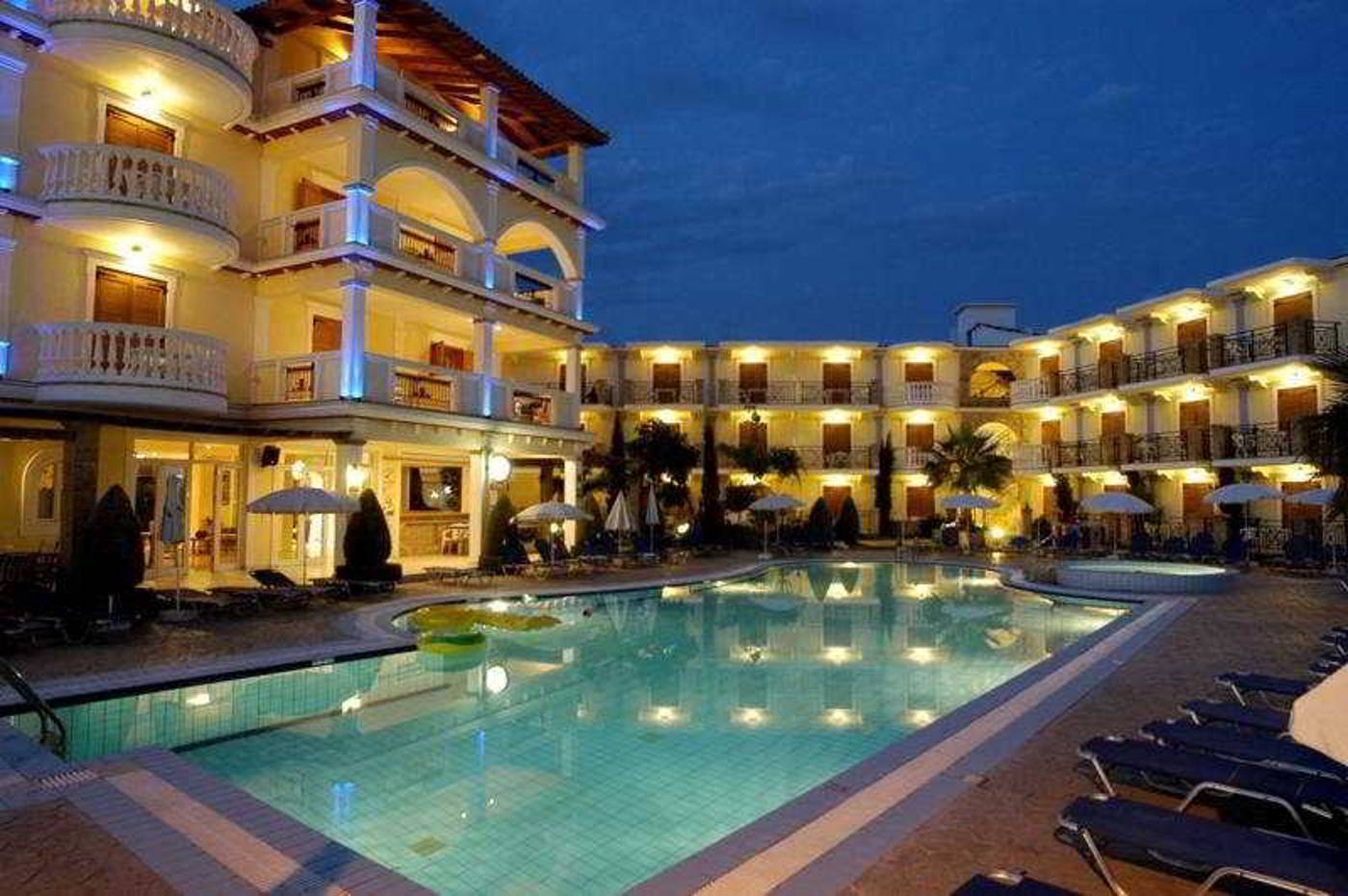 Plaza-Pallas-Pool-8