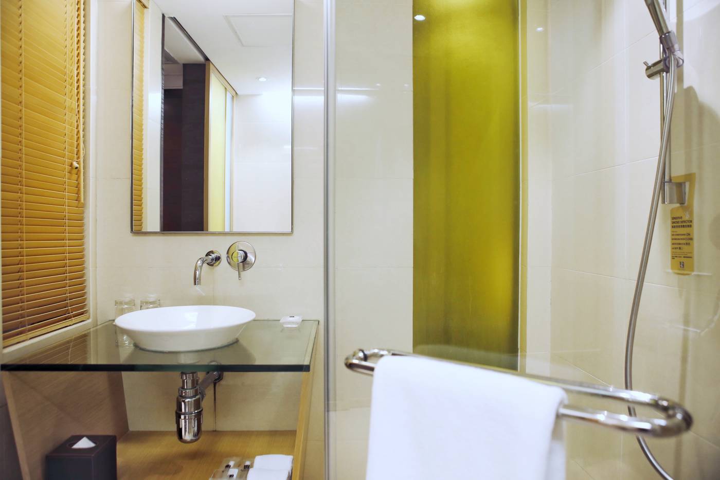 Butterfly on Prat-Hong Kong – China-KOWLOON-Room-7