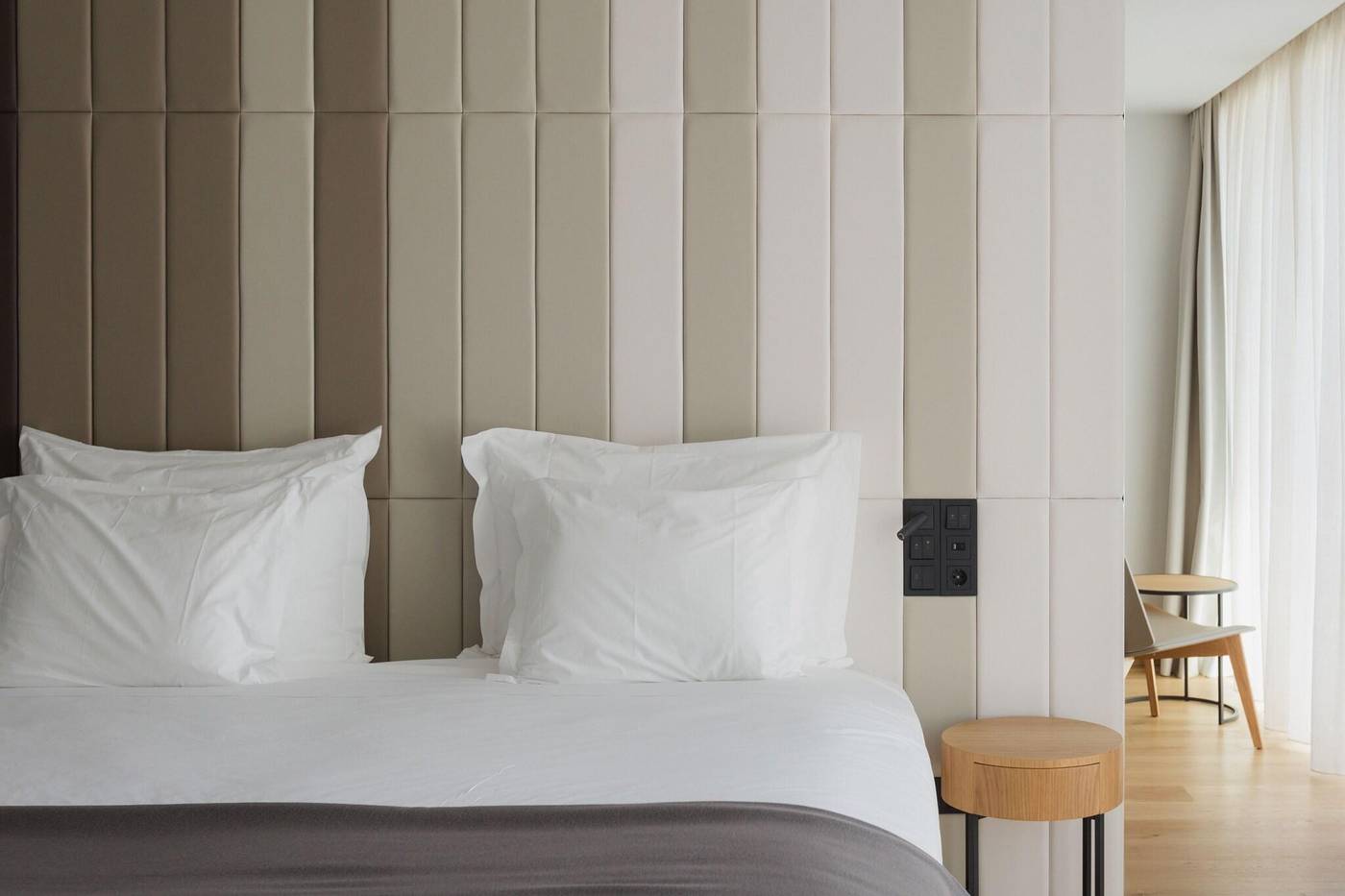 Lumen-Hotel-and-The-Lisbon-Light-Show-Room-18