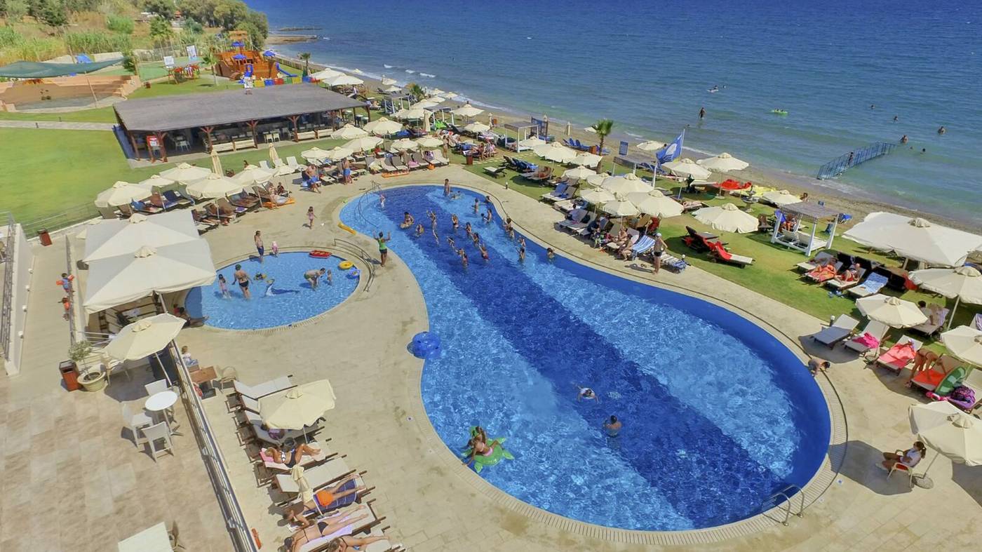 Kiani-Beach-Resort-Pool-7