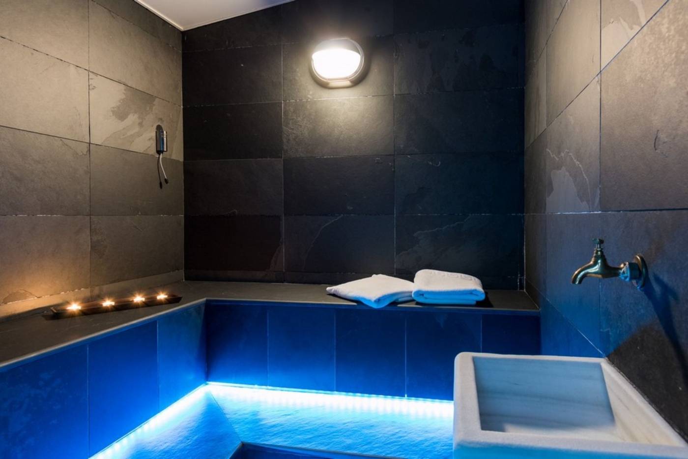 Artiem-Carlos-III-Sports-and-Entertainment-46