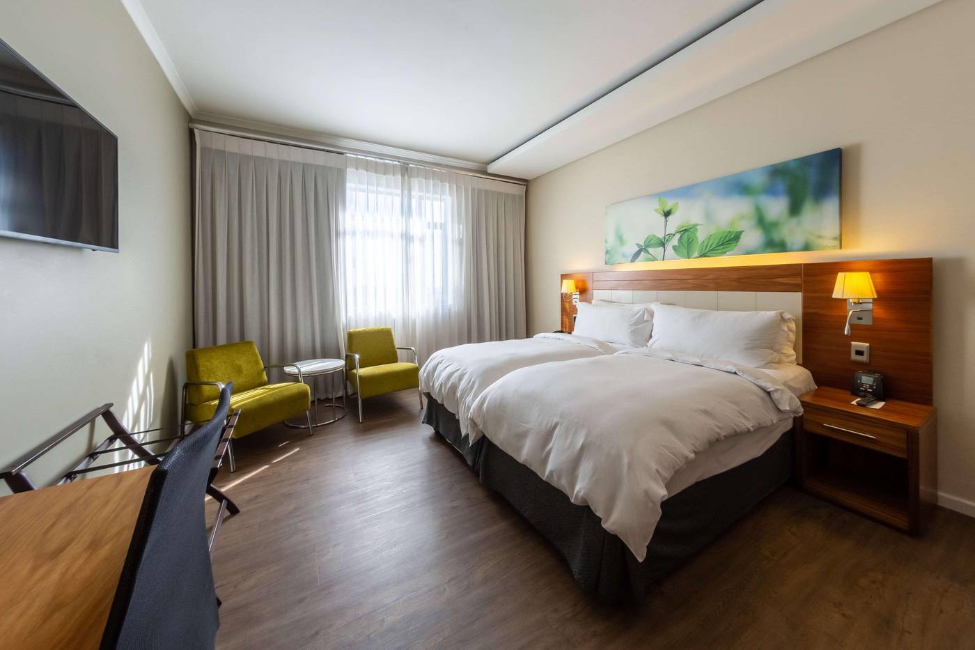 Doubletree-by-Hilton-Cape-Town-Room-26