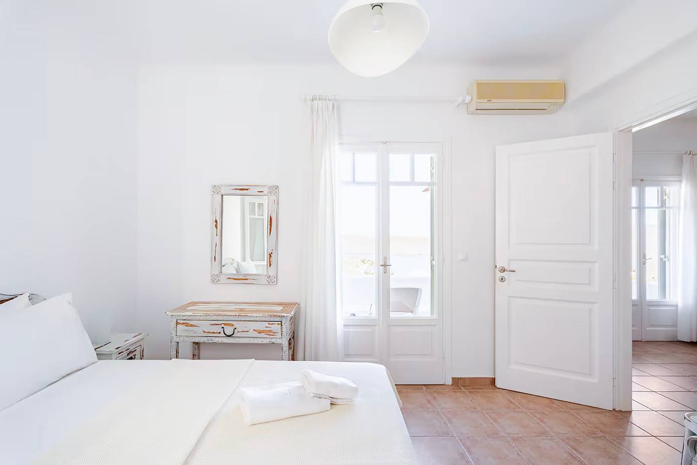 Yakinthos-Residence-Room-19