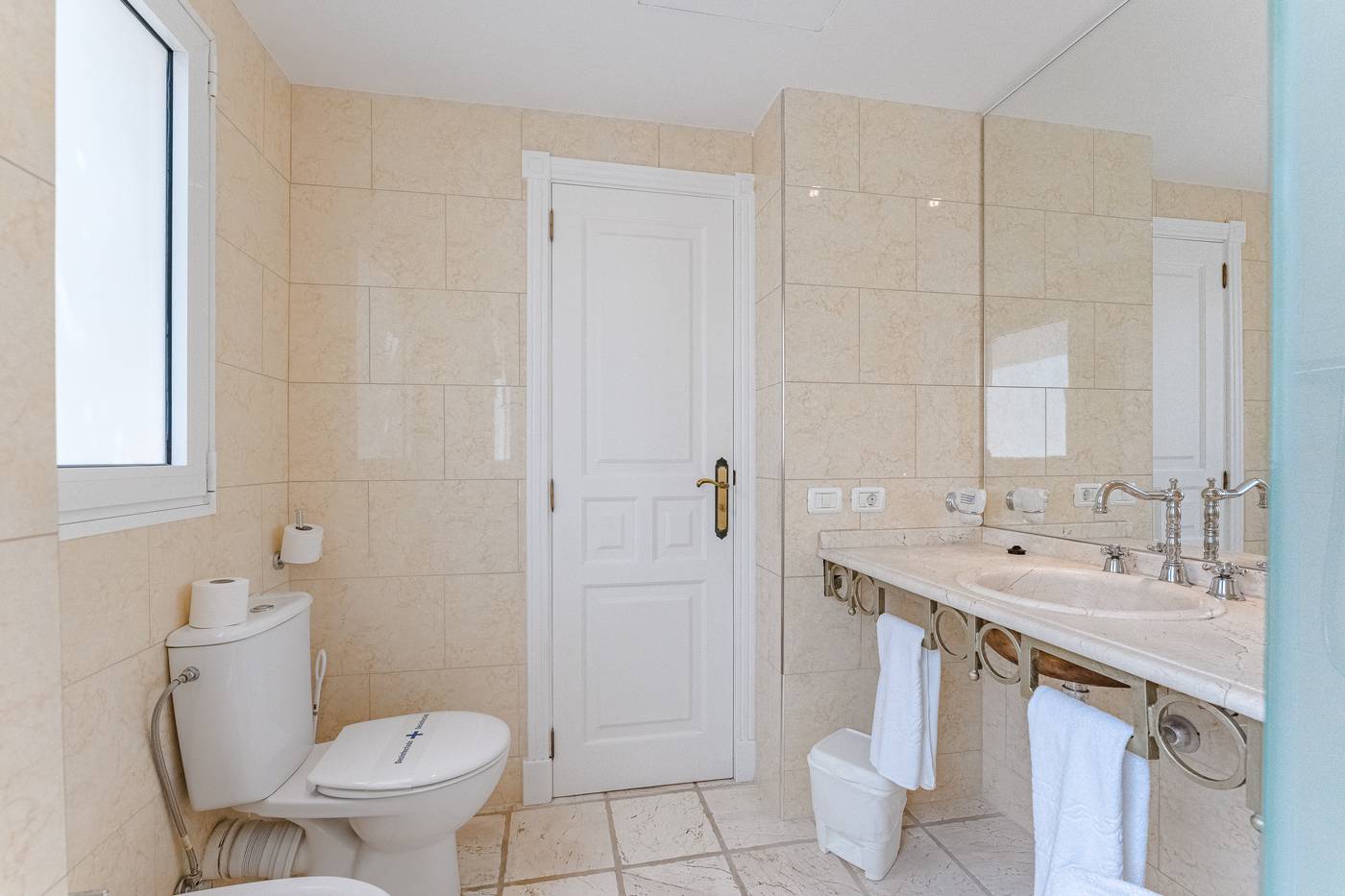 Flamingo-Suites-Room-77