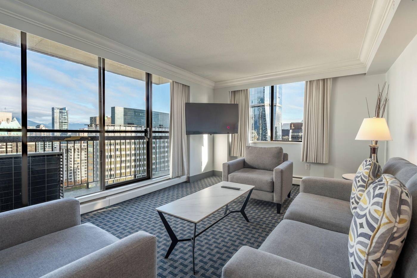 Century-Plaza-Hotel---Spa-Vancouver-Terrace-36