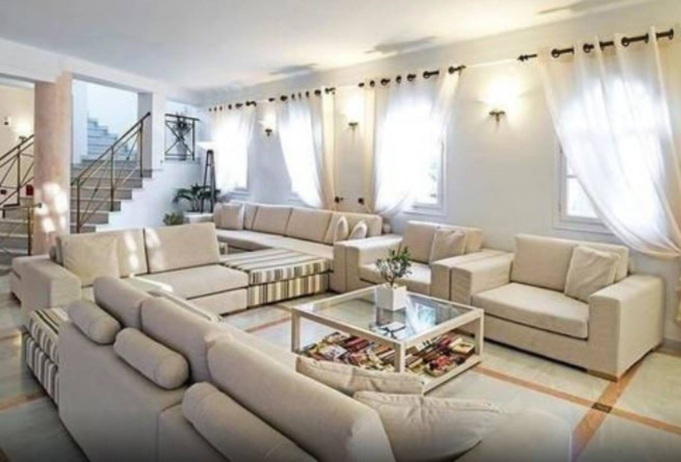 Aegean-Plaza-Lobby-35