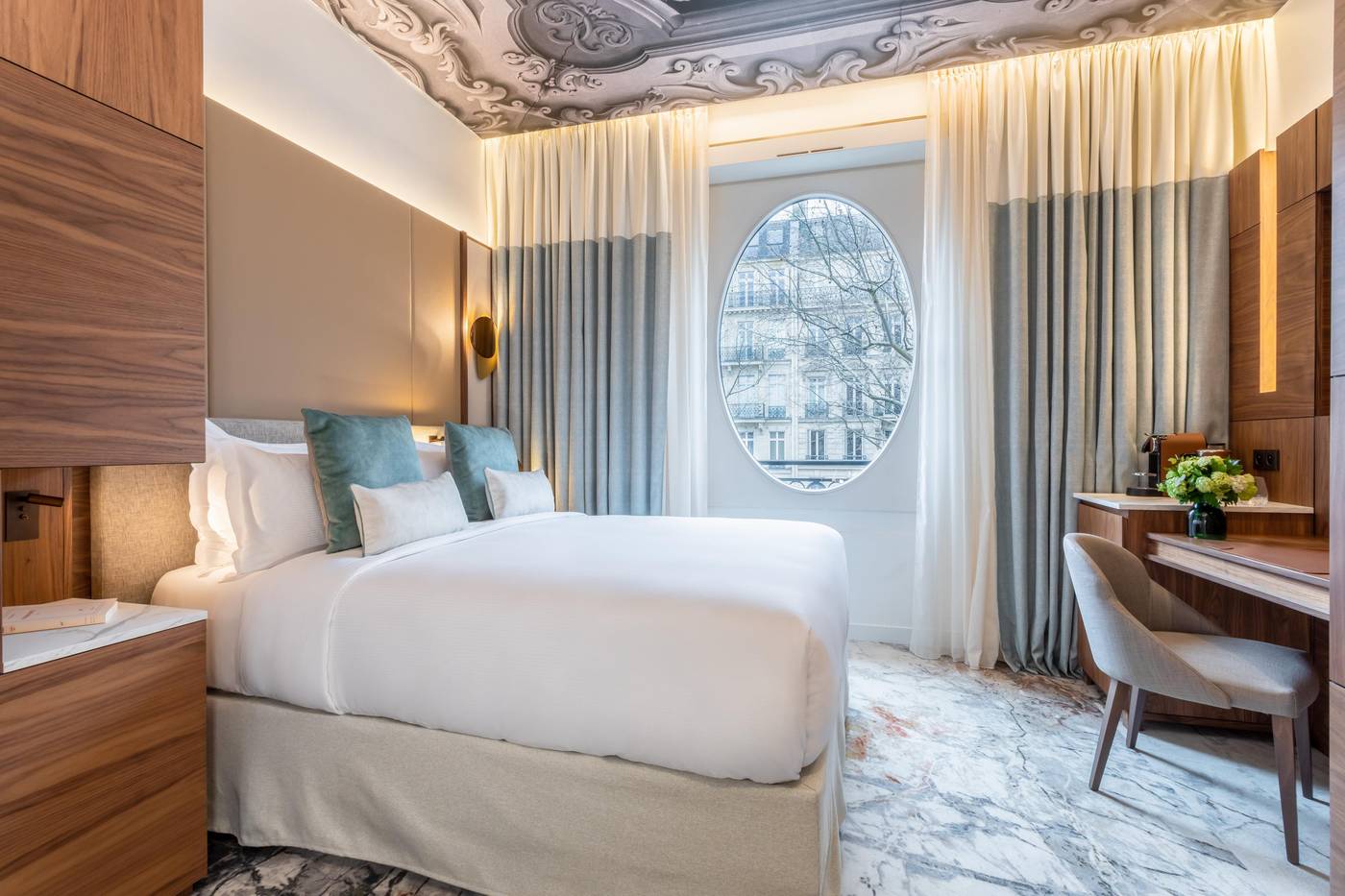 InterContinental-Paris---Champs-Elysees-Etoile--an-IHG-Hotel-Room-23