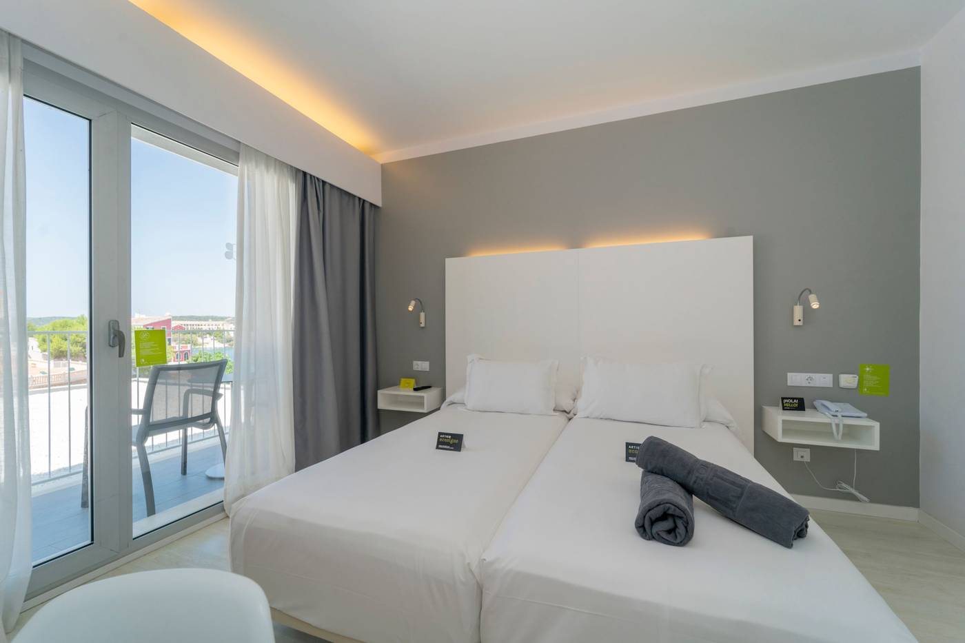 Artiem-Carlos-III-Room-18