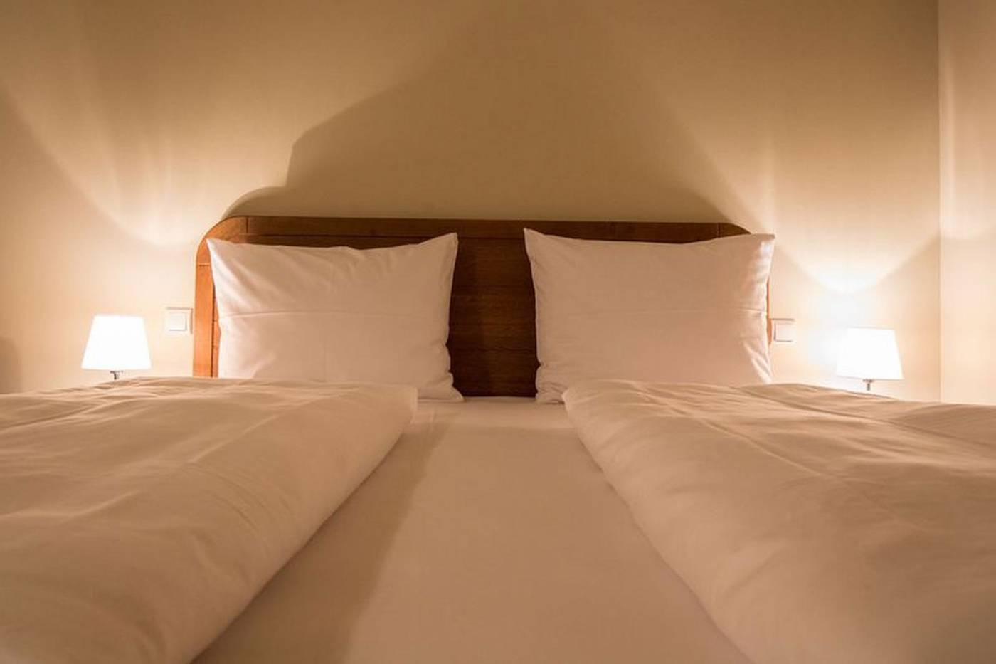 Mondrian-Suites-Hotel-Berlin-Checkpoint-Charlie-Room-16