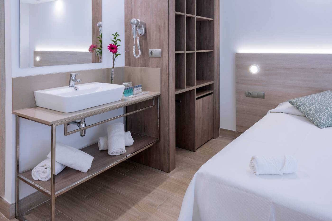 4R-Salou-Park-Resort-II-Room-18