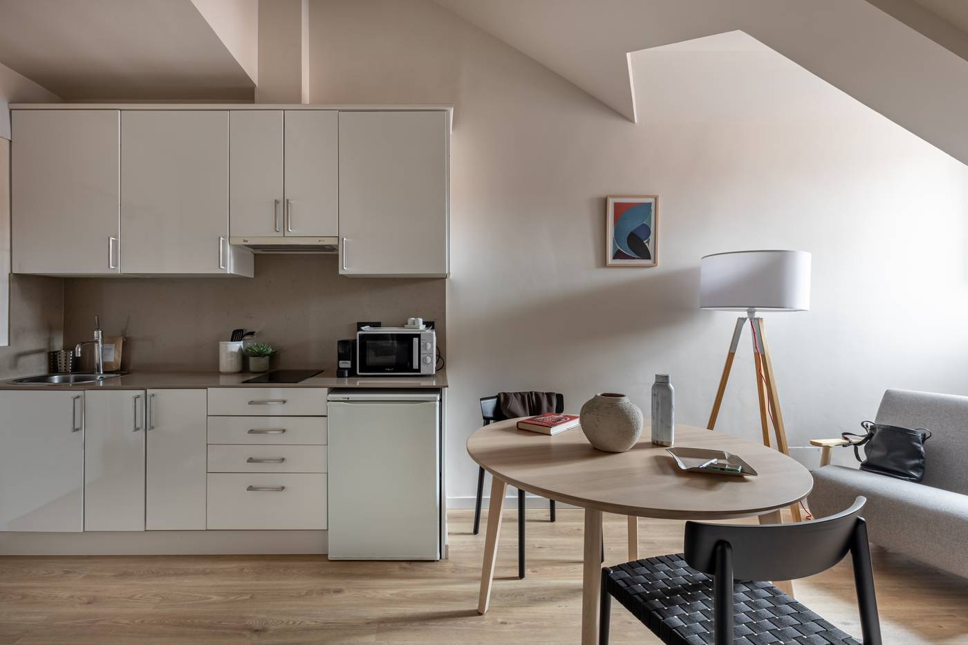 Room-Mate-Laura-Room-23