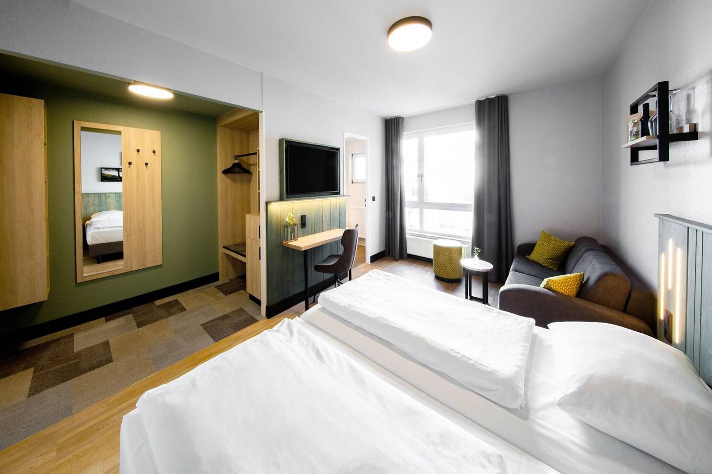 Lindemann-Hotel-Fjord-Room-15