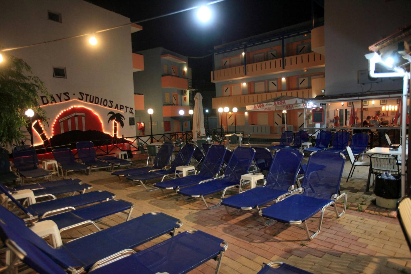 Happy-Days-Studios-Terrace-16