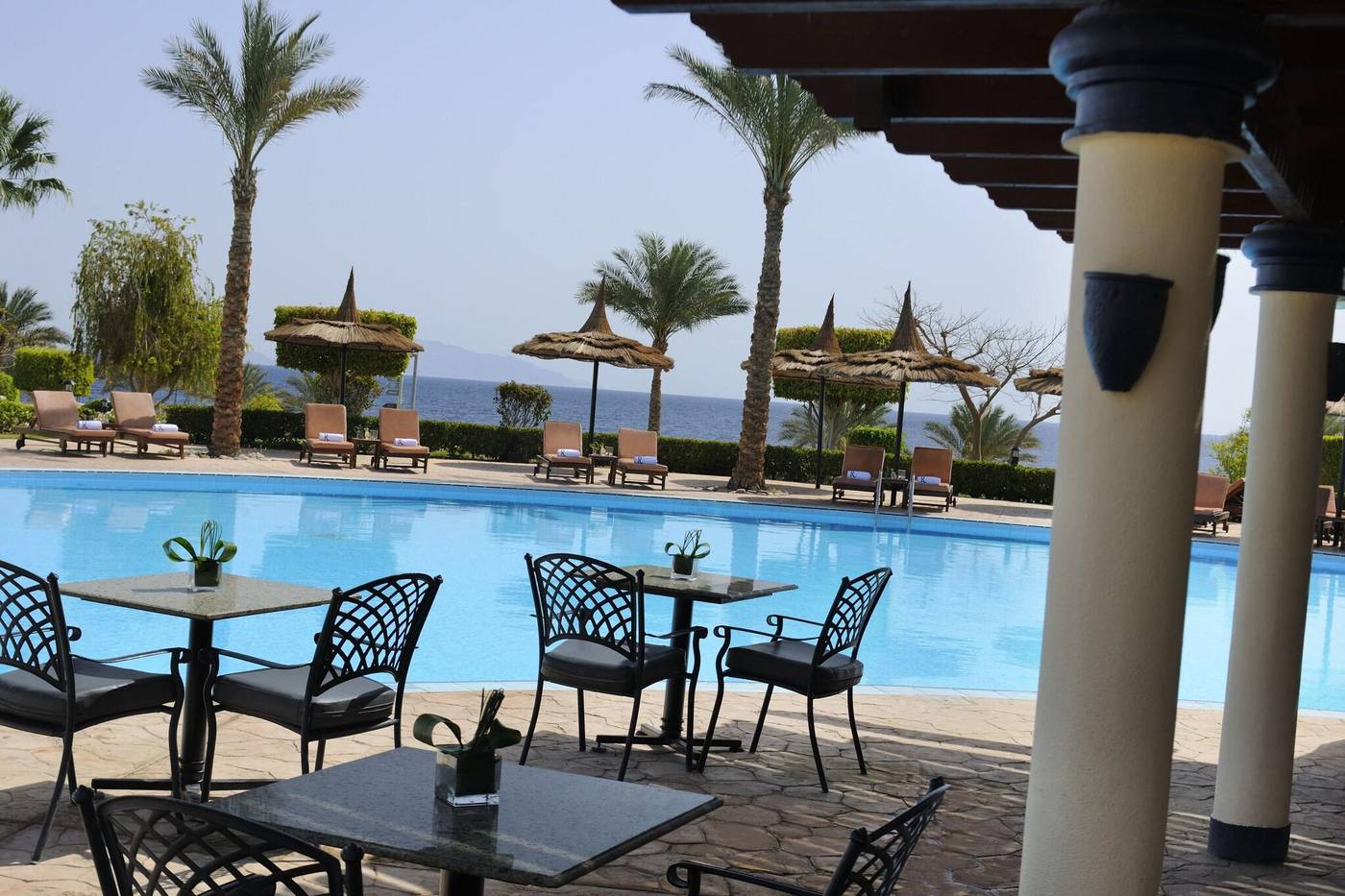 Renaissance-Sharm-El-Sheikh-Golden-View-Beach-Rest-Bar-10