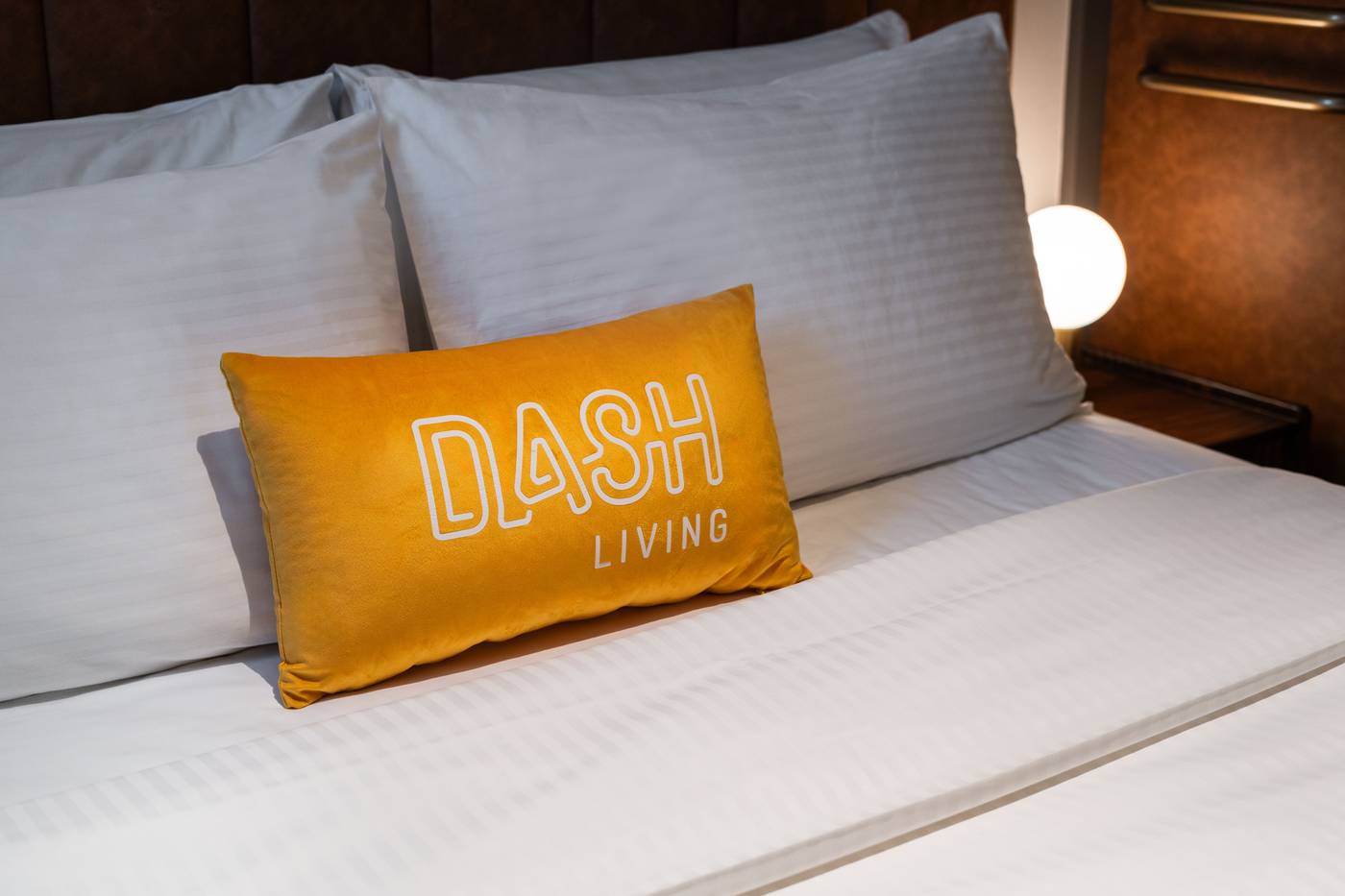 Dash-Living-on-Hollywood-Room-24