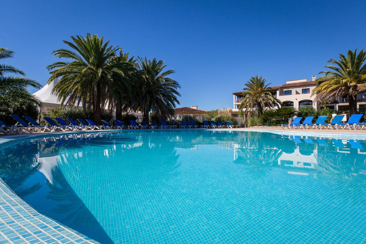 SOWELL-HOTELS-Saint-Tropez-Pool-5