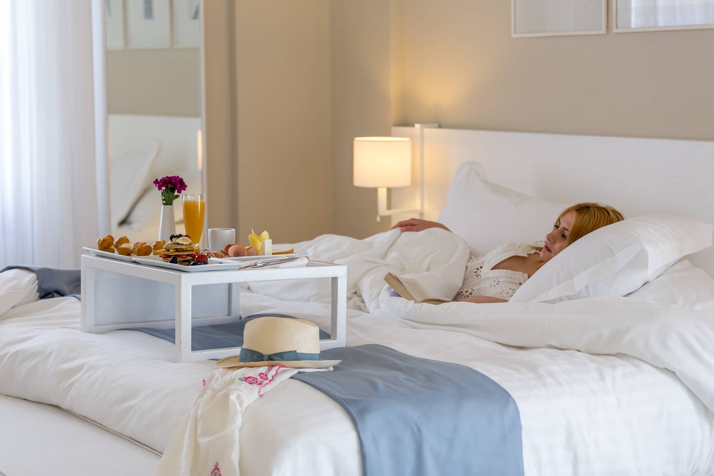 Acroterra-Rosa-Luxury-Suites-Room-15