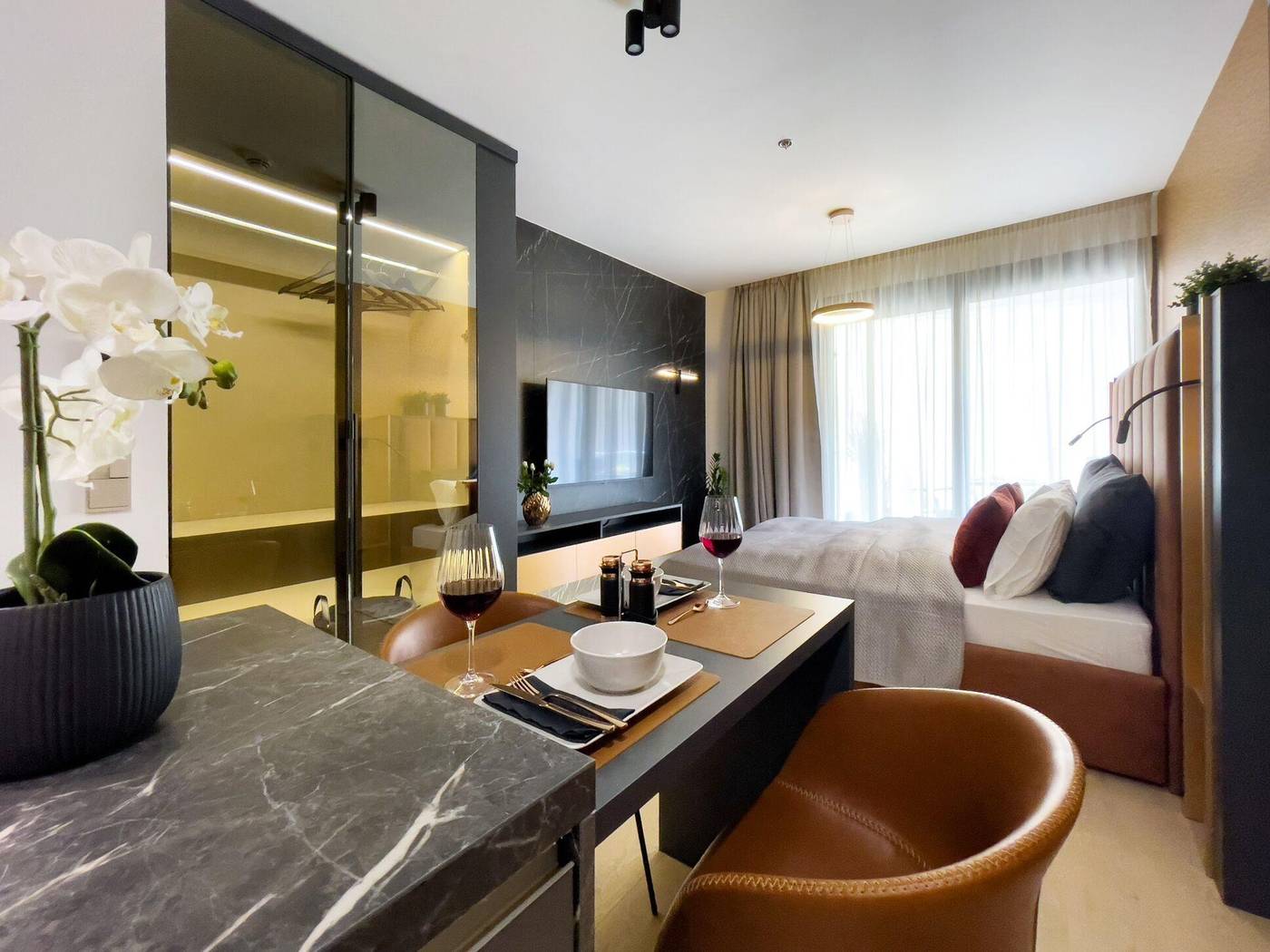 Hotel-Emerald---Suites-Room-43