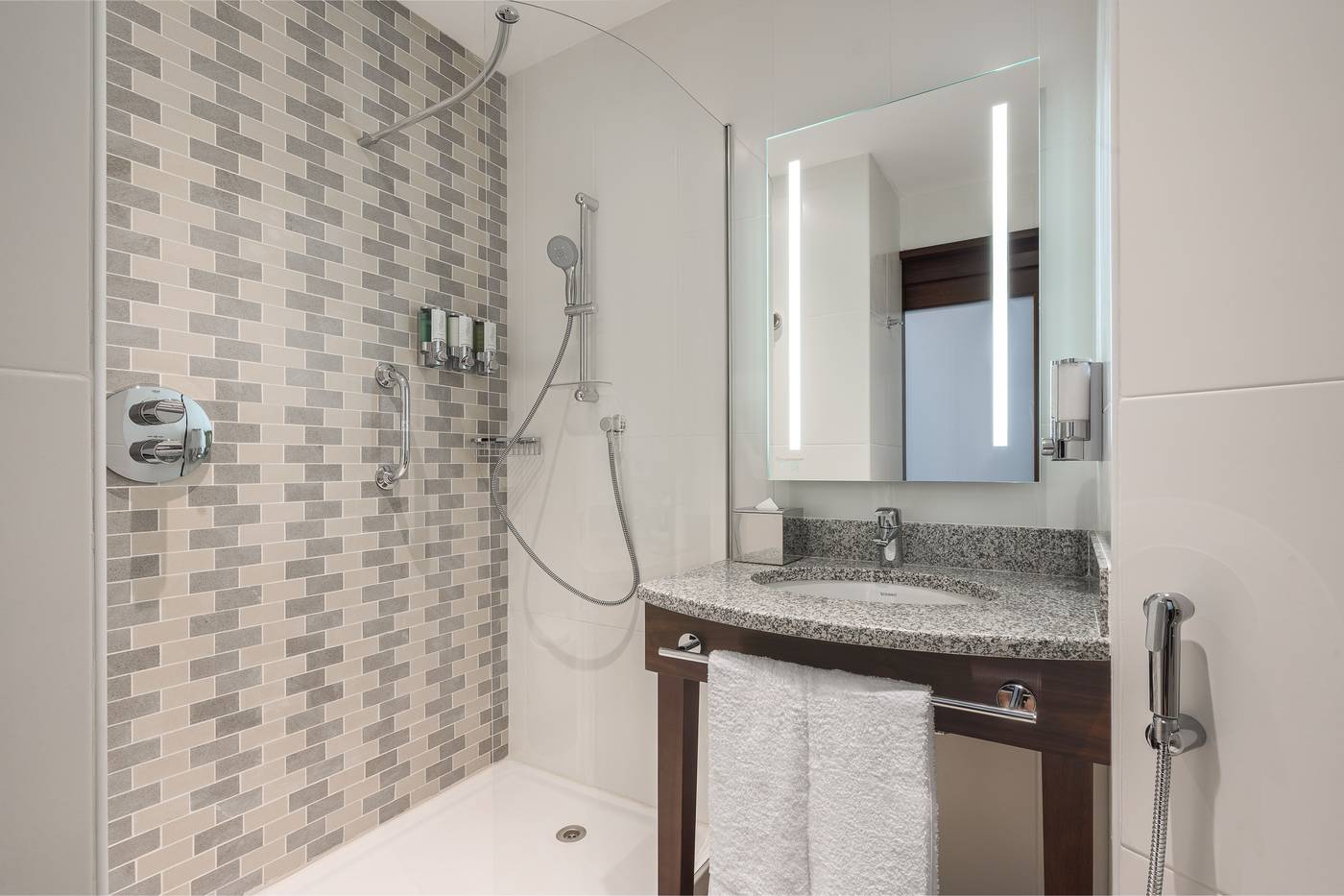 Hampton-by-Hilton-Dubai-Al-Barsha-Room-10