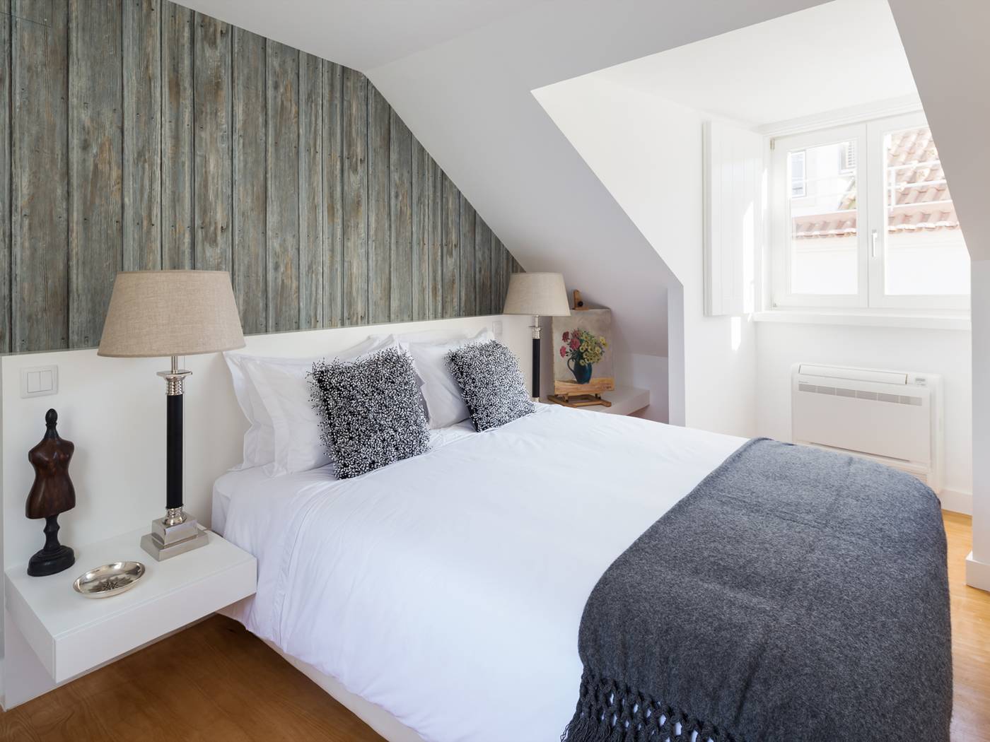 Dear-Lisbon-Charming-House-Room-10