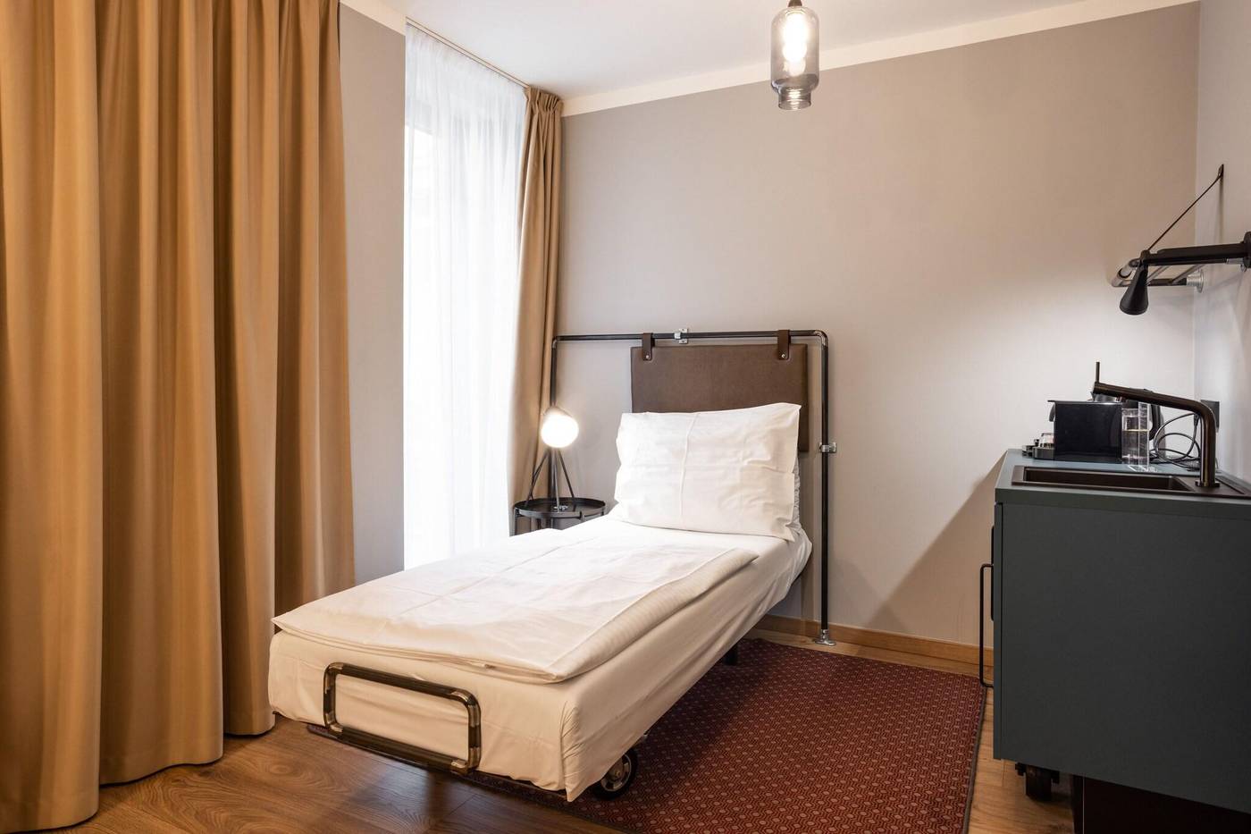 Miss-Sophie-s-Downtown-Room-62